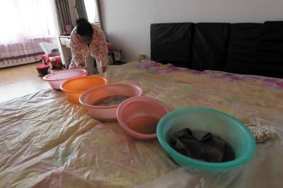 江永楼上漏水，住户失联，小区没物管，业主维权难！律师来支招……